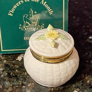 Belleek Flower Of The Month May Primrose Trinket Box